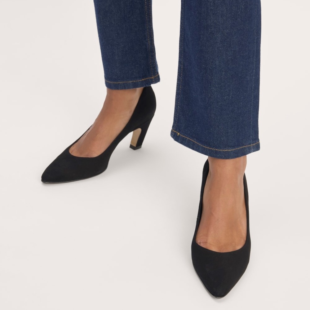 Everlane Banana Pump in Black Suede, Size 9